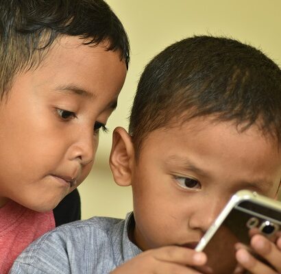 smartphone use in children