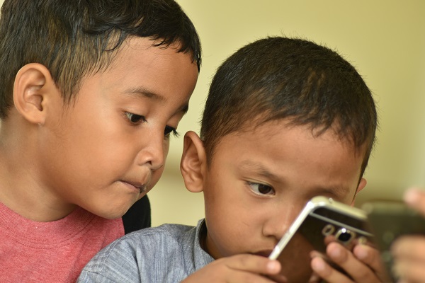 smartphone use in children