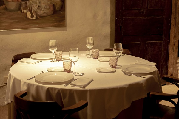 Dining table size
