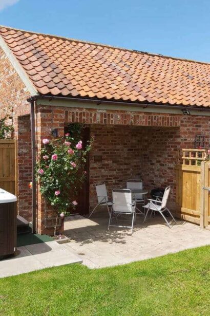 Dog Friendly Hot Tub Cottage Near Newcastle for Getaways