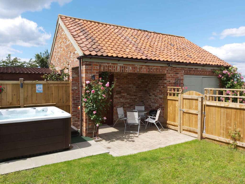 Dog Friendly Hot Tub Cottage Near Newcastle for Getaways