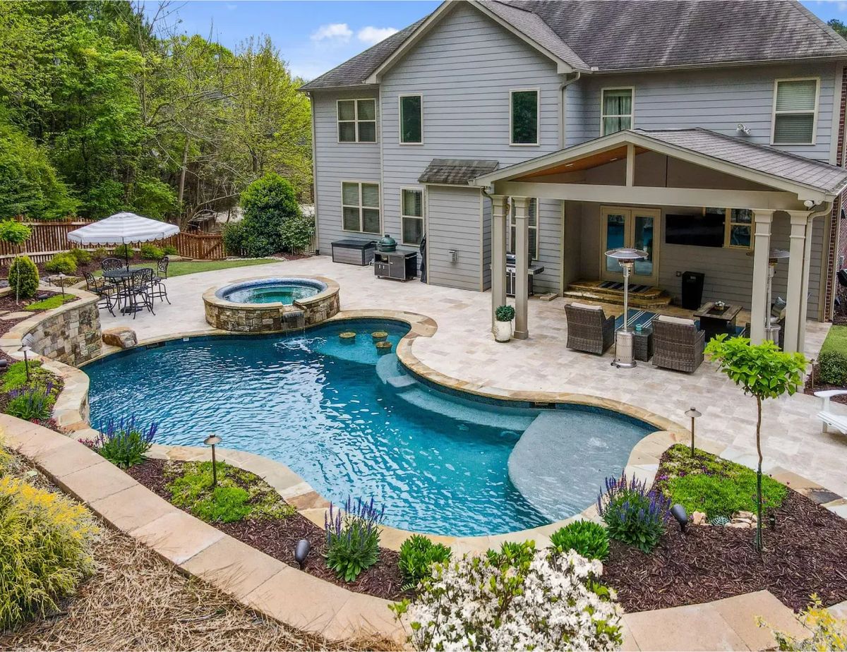 Eastern Pools Turns Backyards